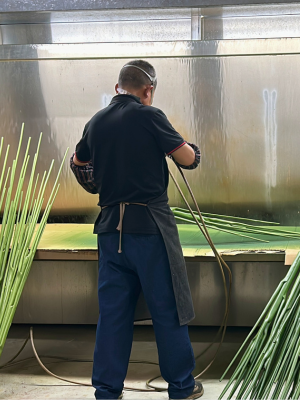 Artificial plant leaf dyeing