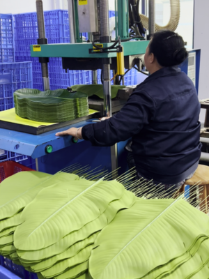 Artificial plant leaf molding