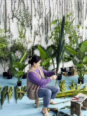 Artificial plant final assembly